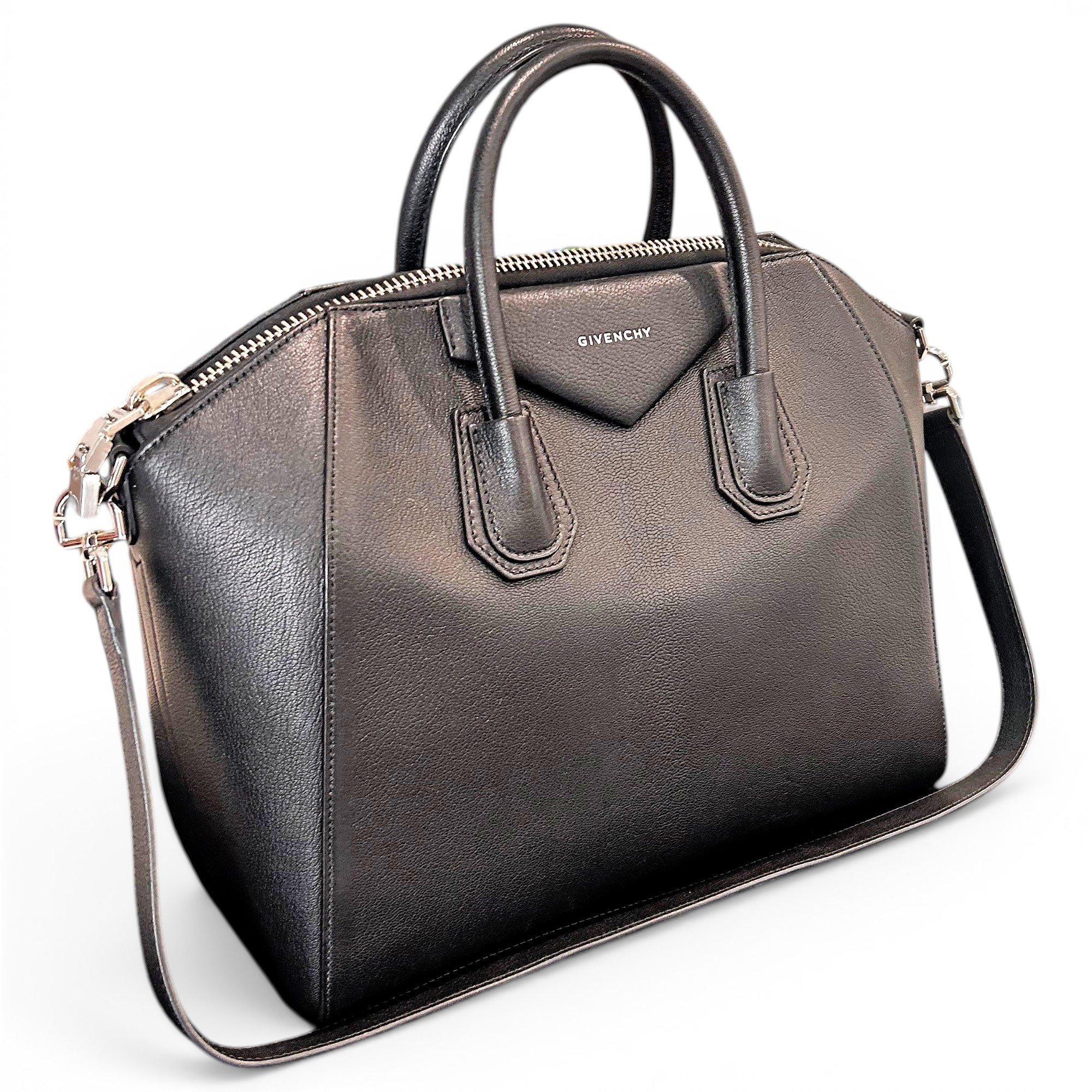 Antigona leather handbag