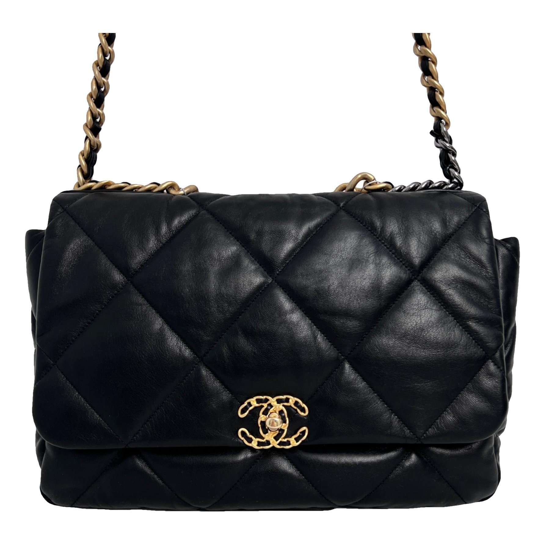 Chanel 19 leather handbag