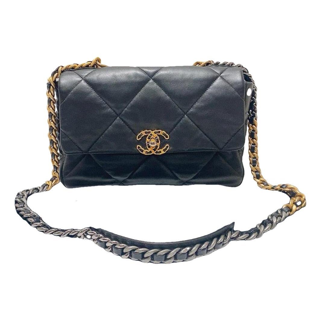 Chanel 19 leather handbag