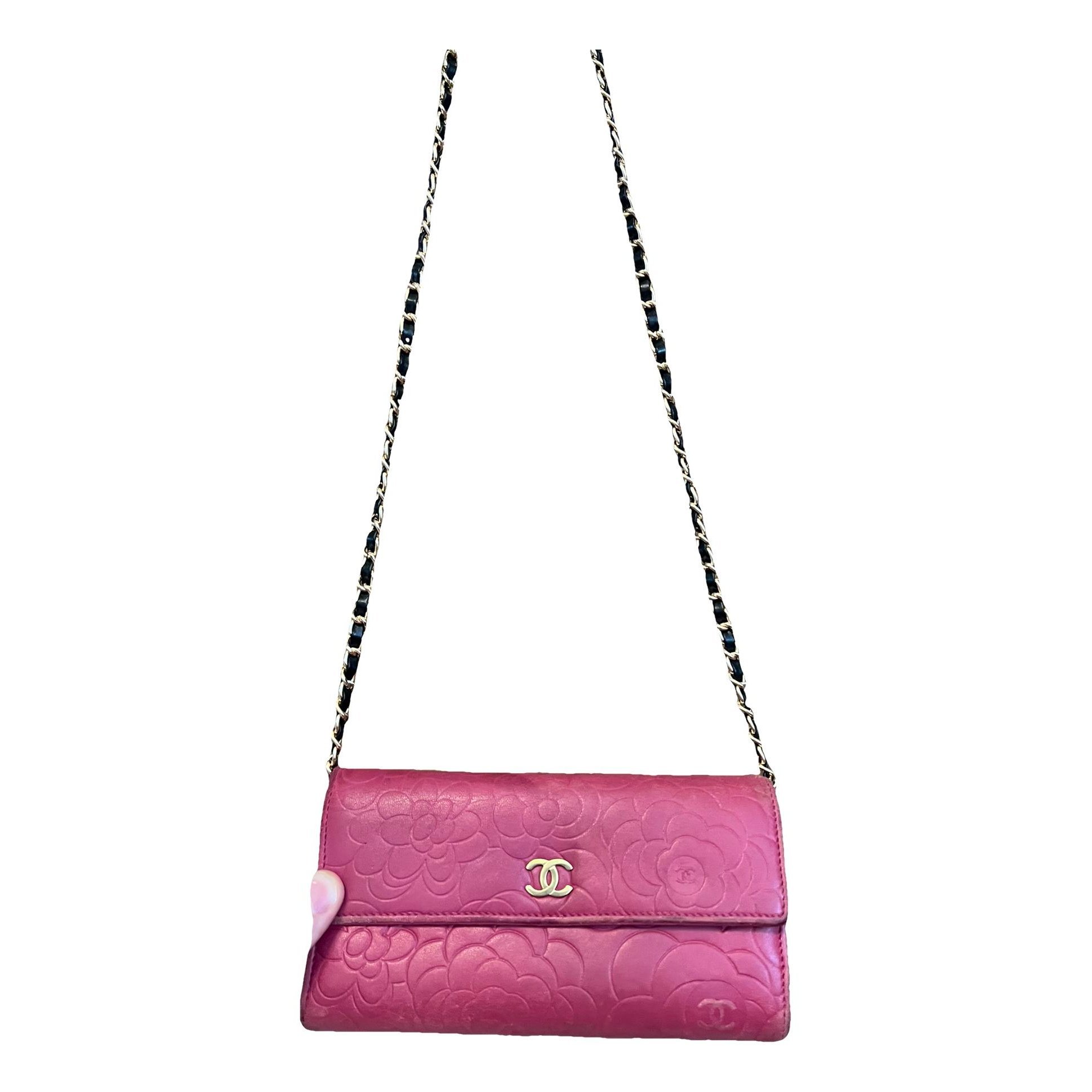 Wallet On Chain leather crossbody bag