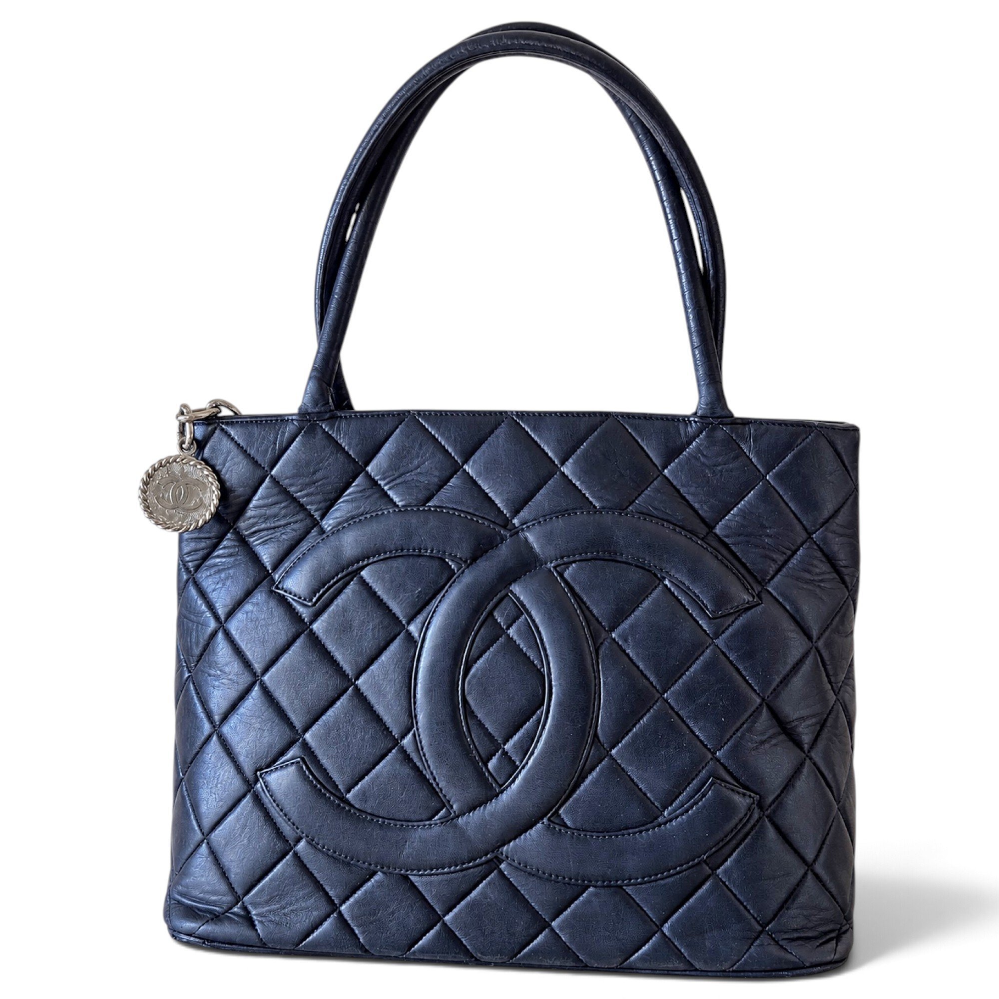 Médaillon leather tote