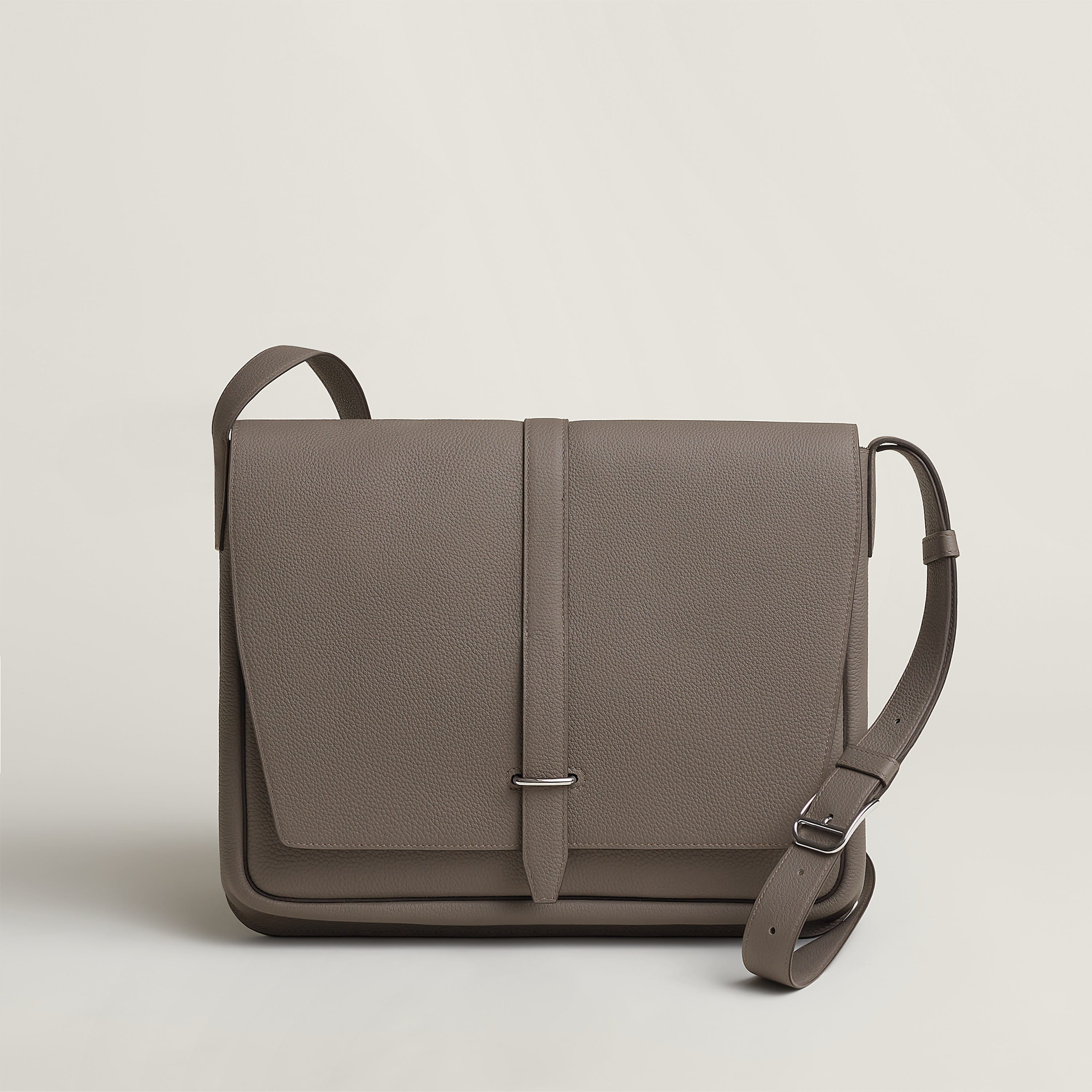 Steve light messenger bag