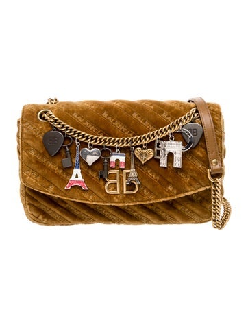 Velvet BB Round Charm Medium