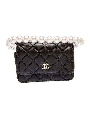 Maxi Pearls Mini Wallet on Chain