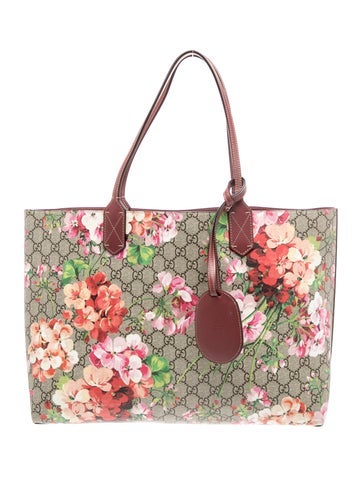 GG Supreme Shoulder Bag