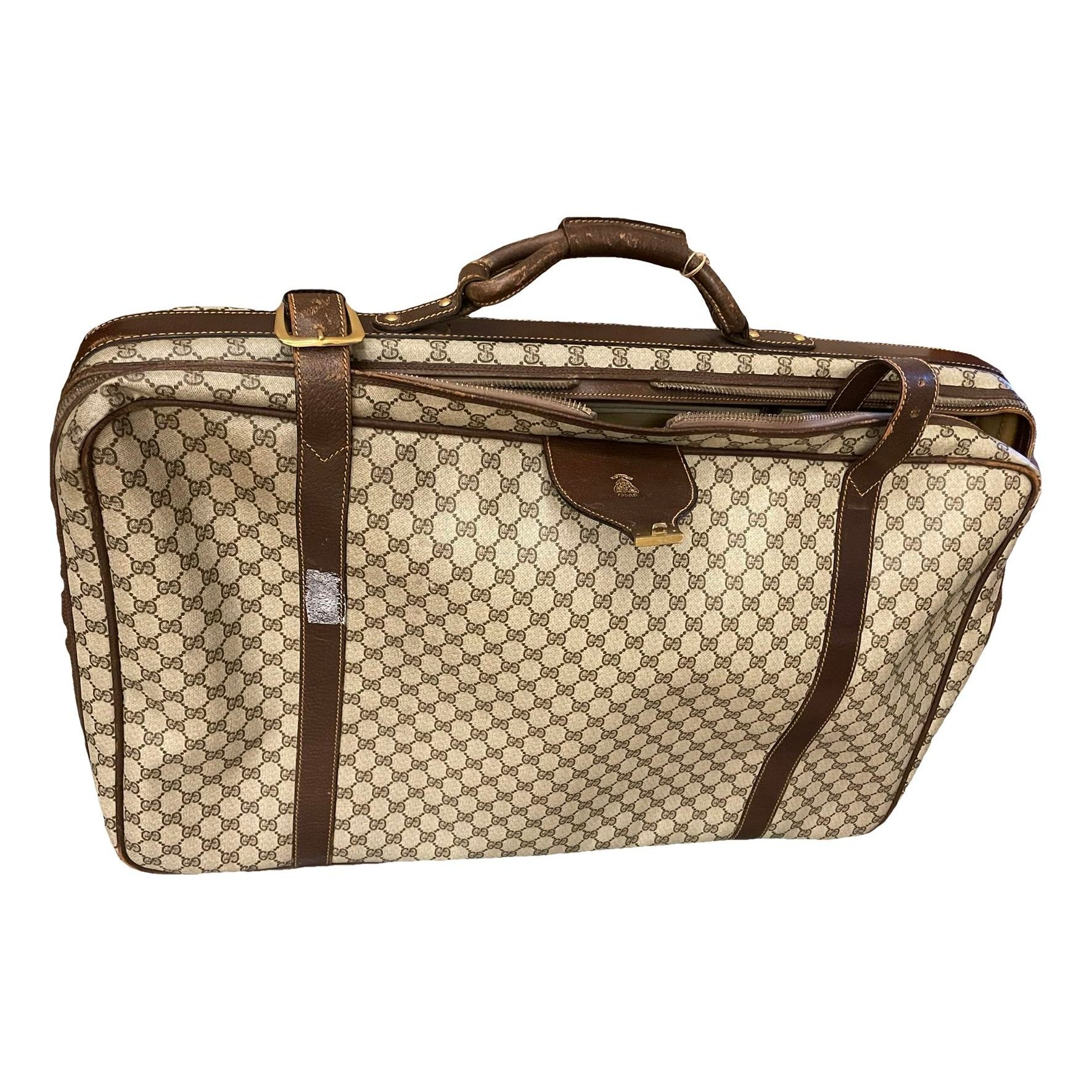 Leather travel bag