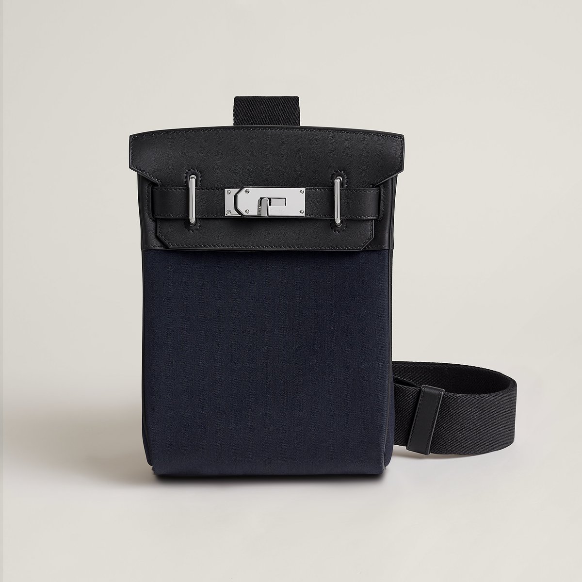 Hermès HAC à Dos in Bleu Marine, Caban