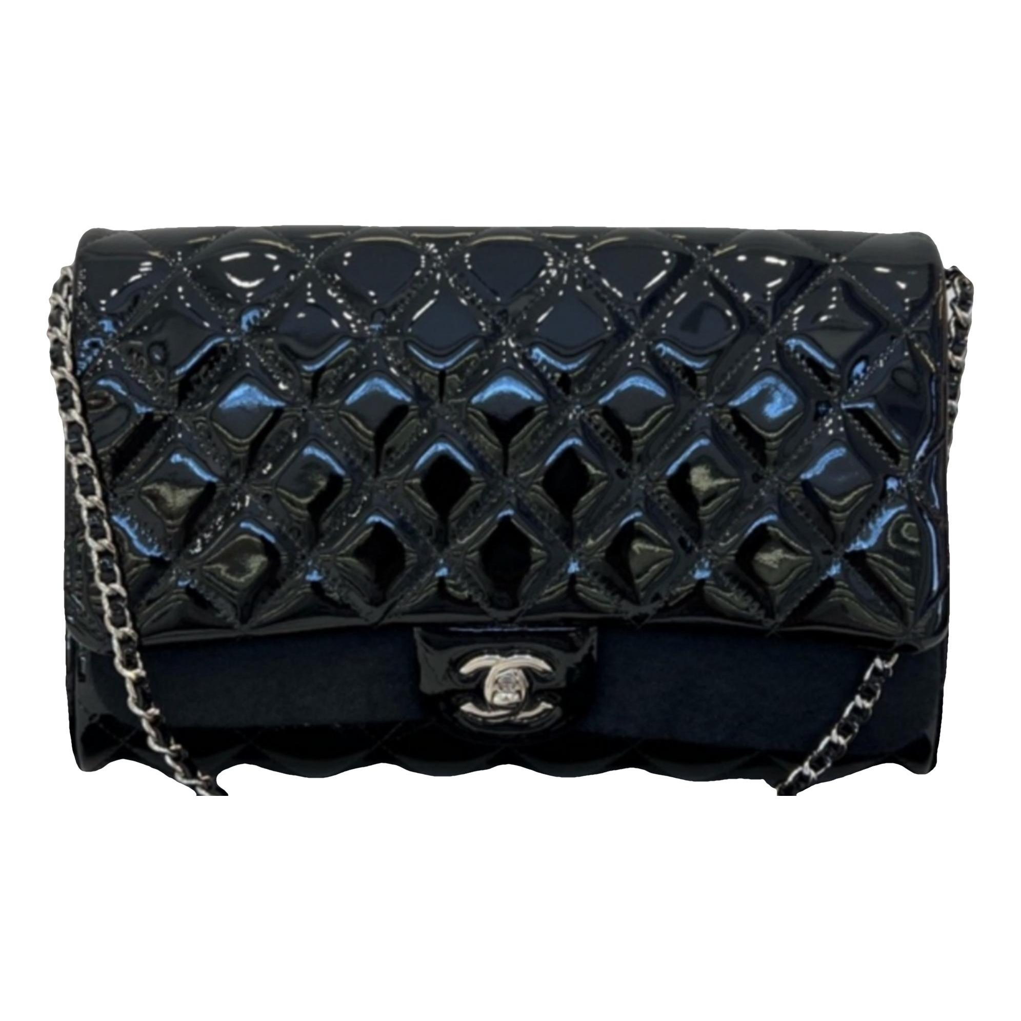 Timeless/Classique patent leather crossbody bag