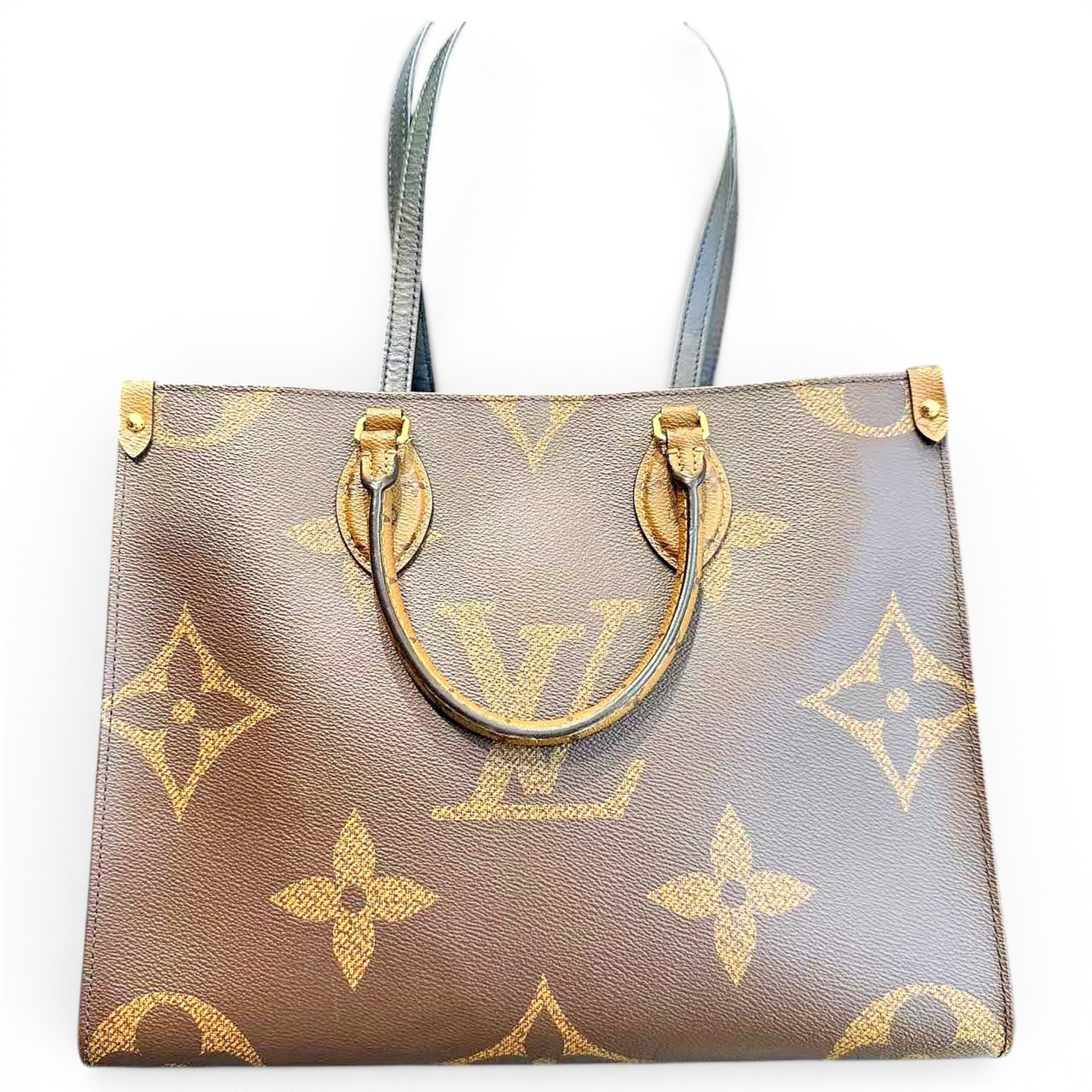 Onthego leather handbag
