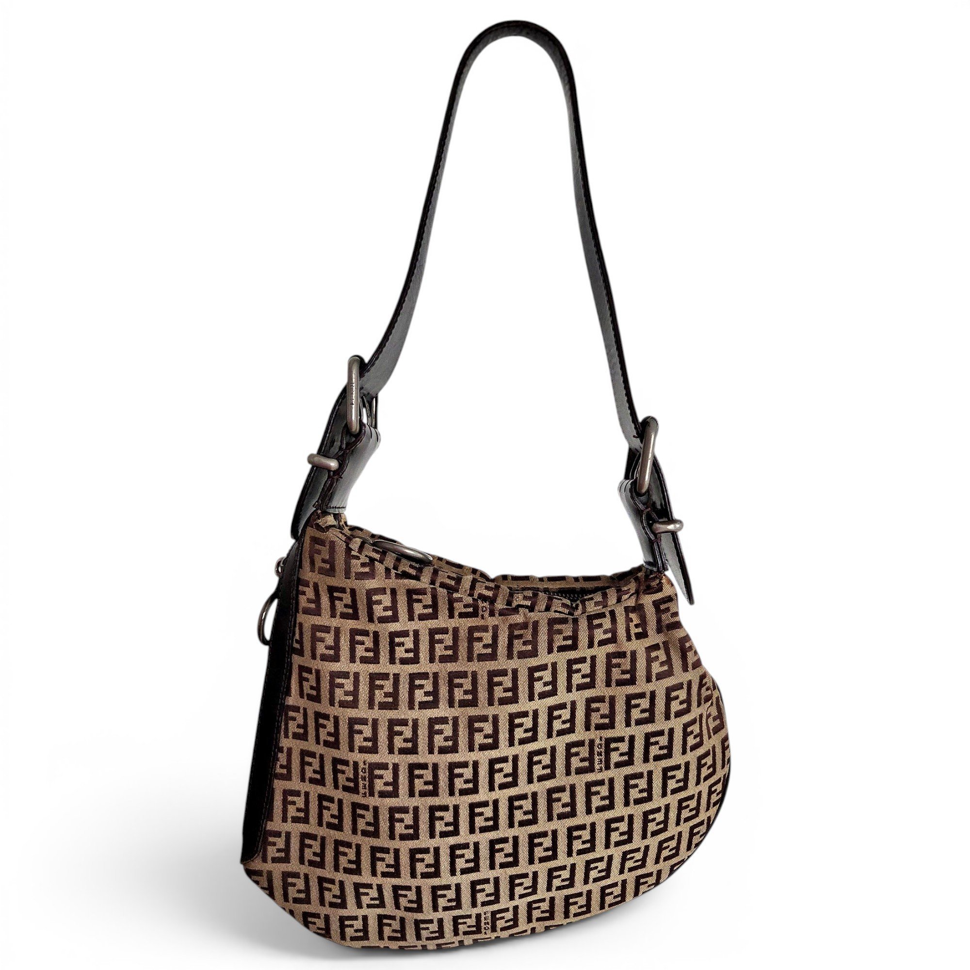 Oyster cloth handbag