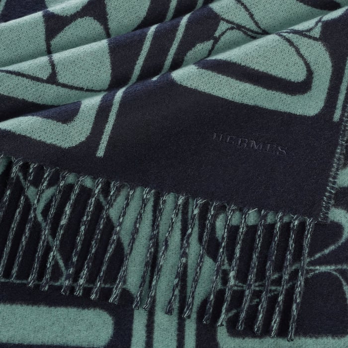Clic, c'Est Noue Scarf