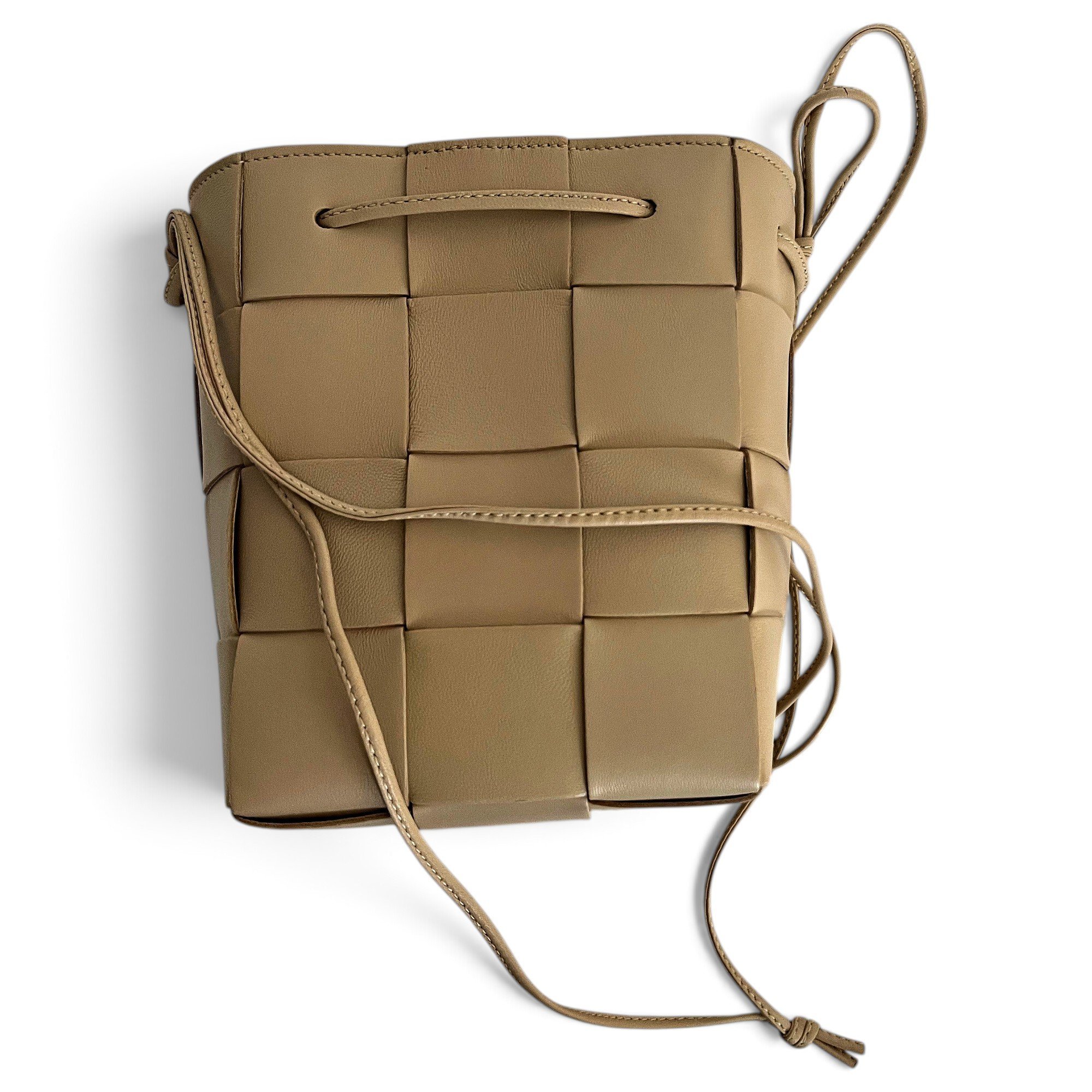 Cassette Bucket leather crossbody bag