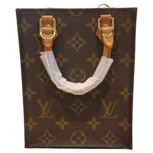 Plat leather handbag