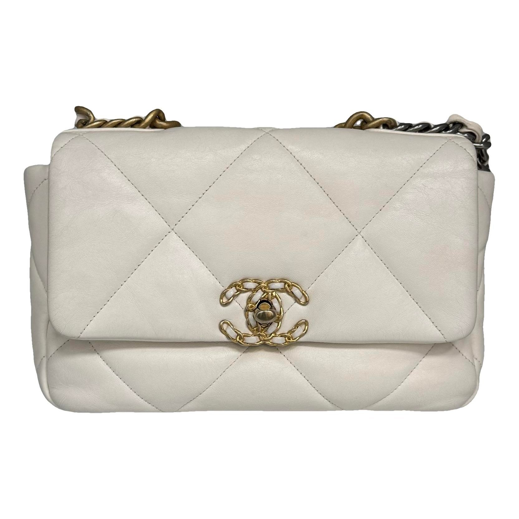 Chanel 19 leather handbag