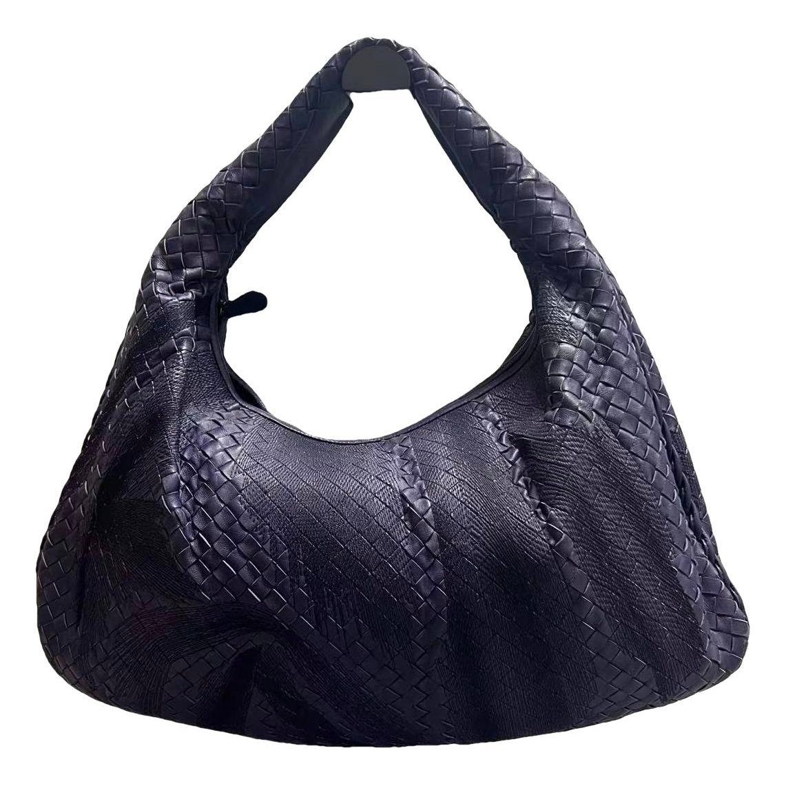 Veneta leather handbag