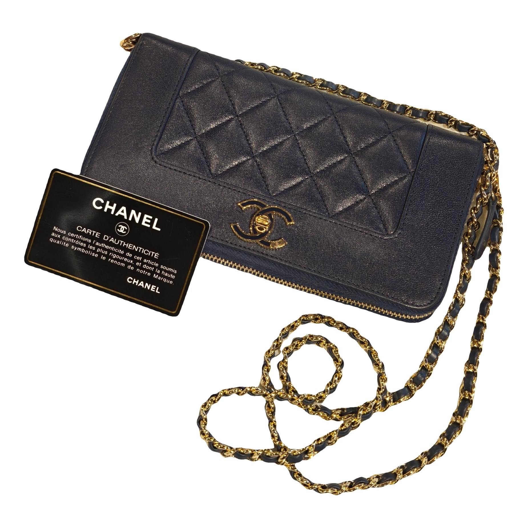 Wallet On Chain leather crossbody bag