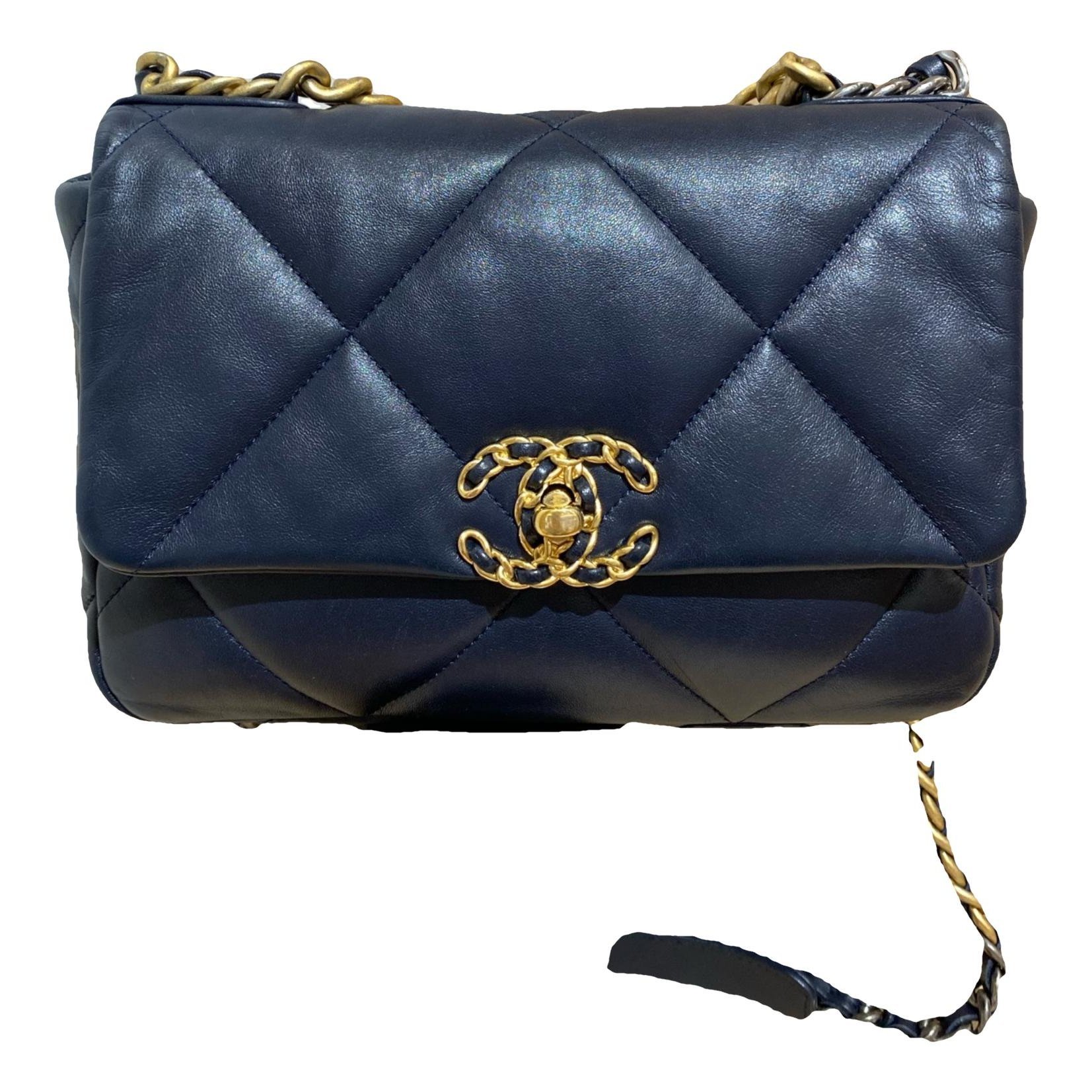 Chanel 19 leather handbag
