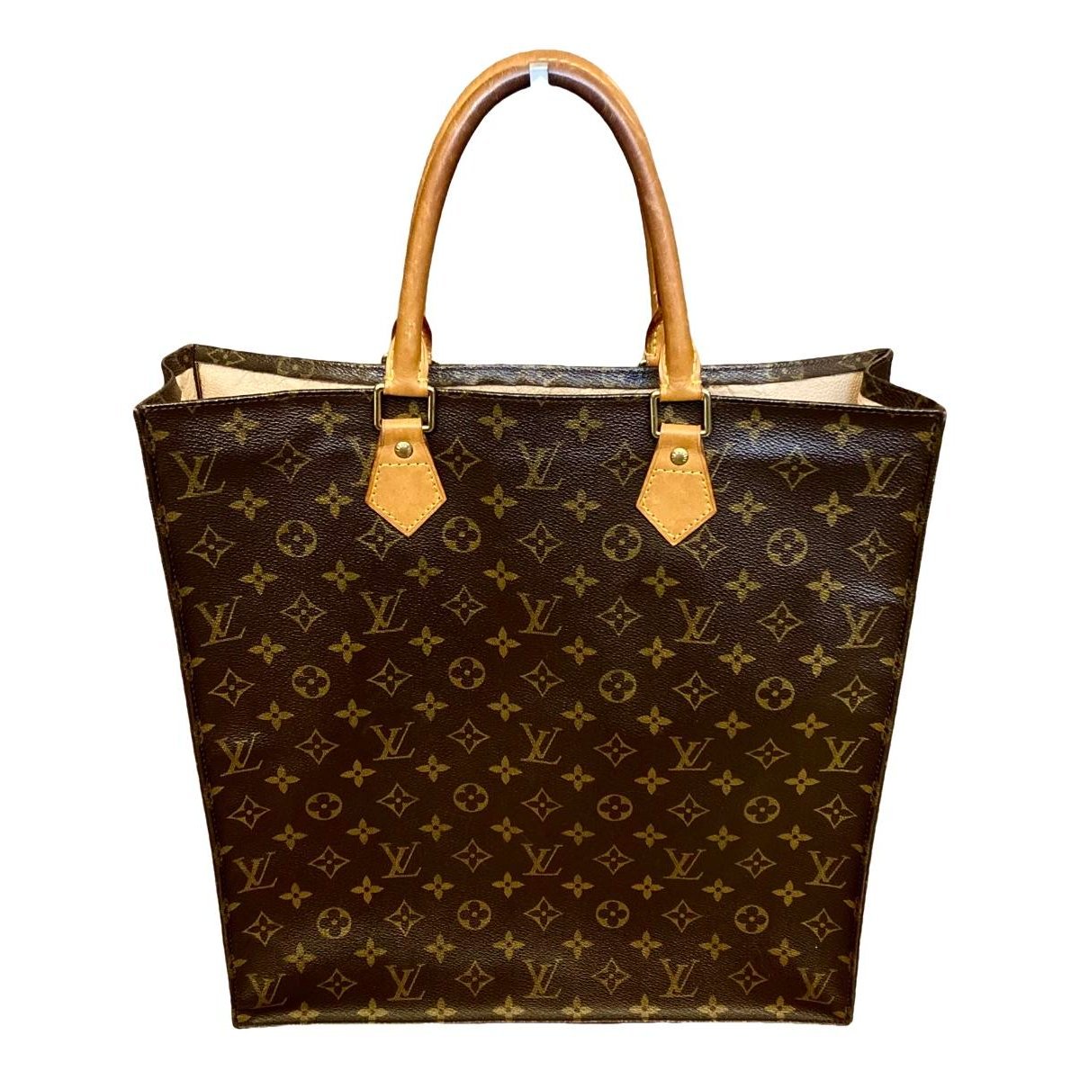 Plat leather handbag