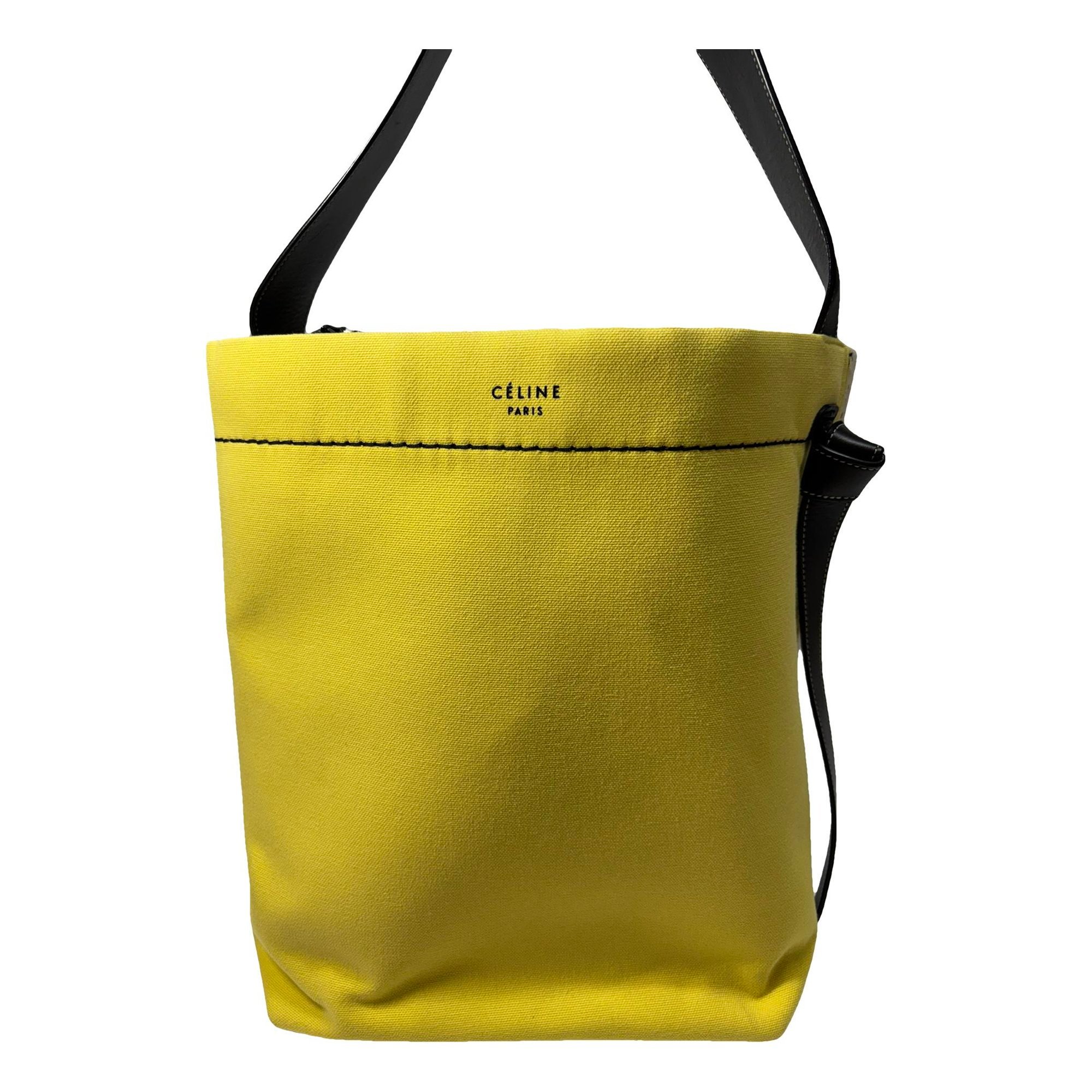 Twisted tote