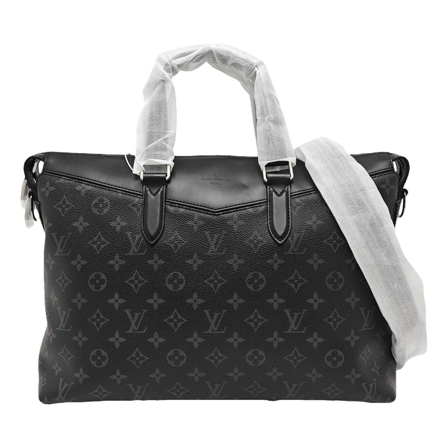 Explorer plissé leather handbag