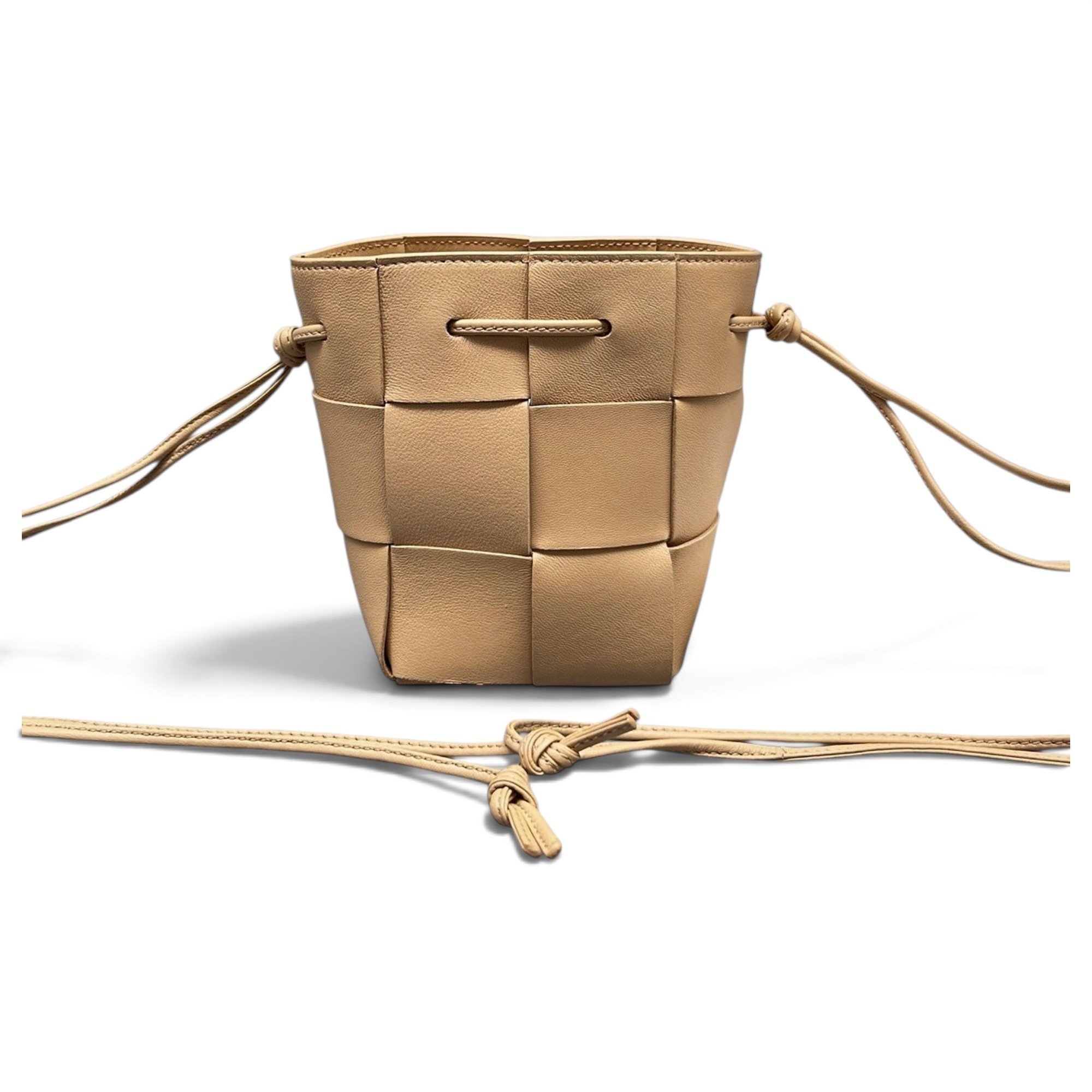 Bottega Veneta Cassette Bucket leather handbag
