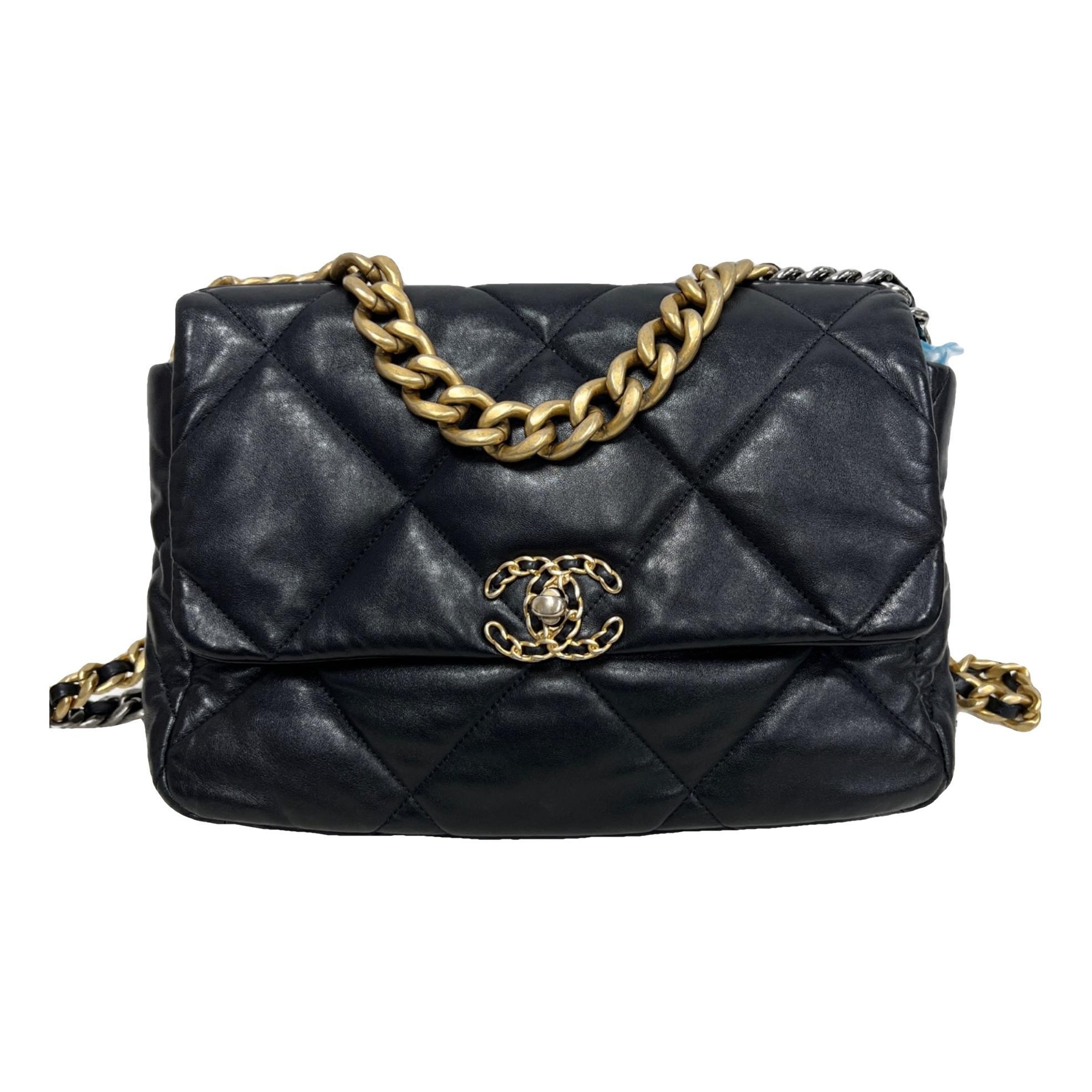 Chanel 19 leather handbag