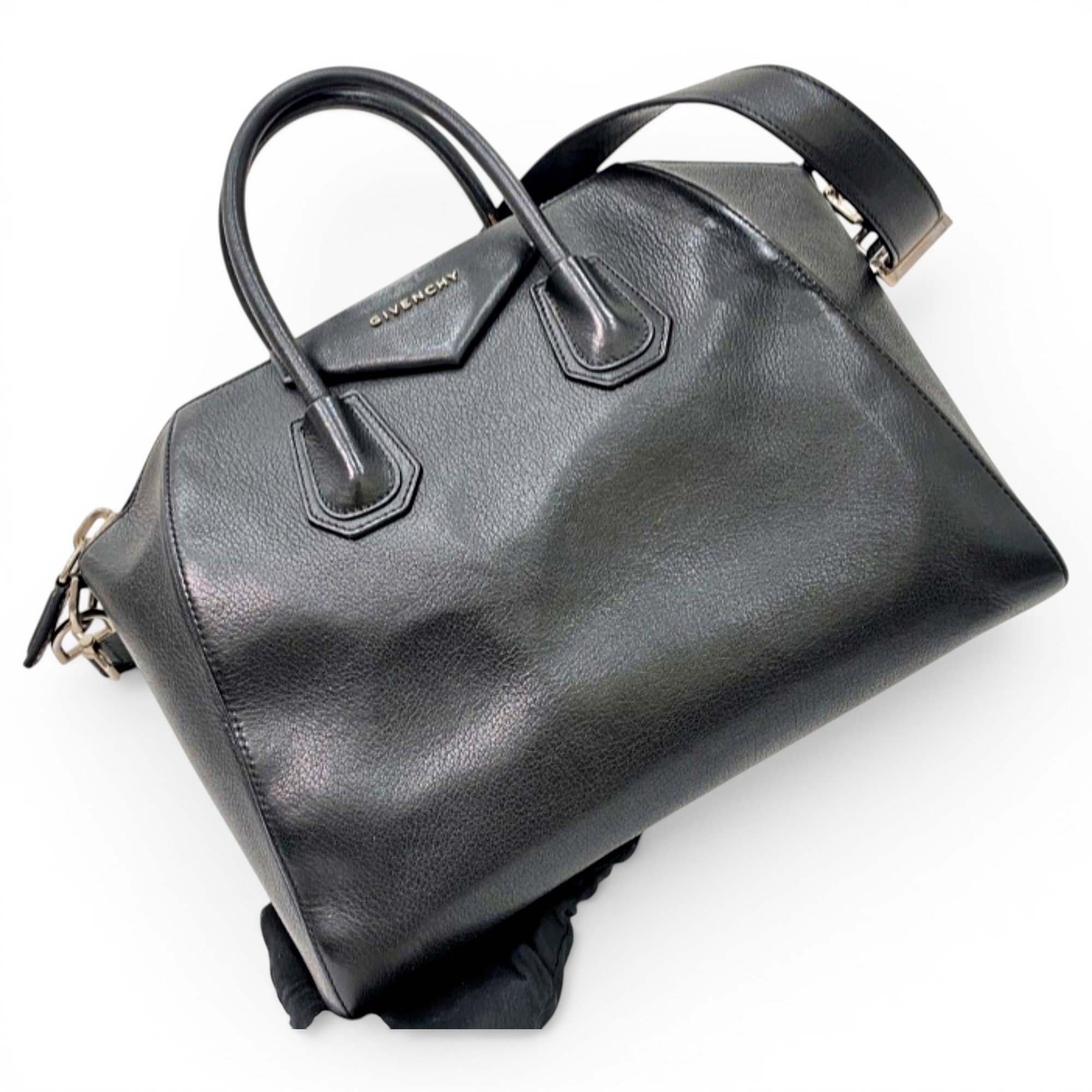 Antigona leather handbag