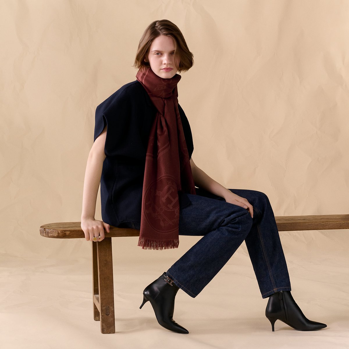 HERMES ニュー・リブリス Hermès New Libris stole Rouge H | BagUSeek