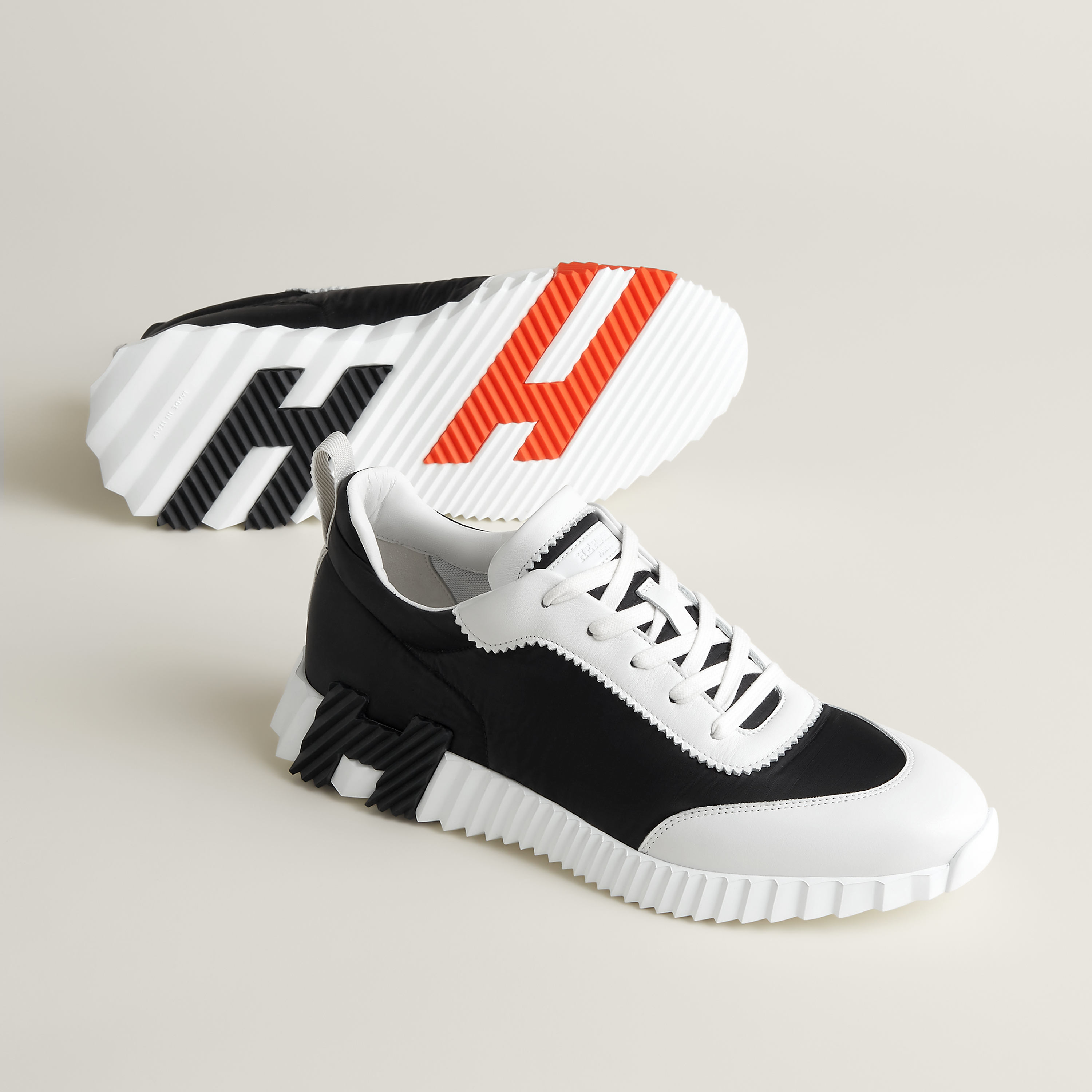 Bouncing sneaker
