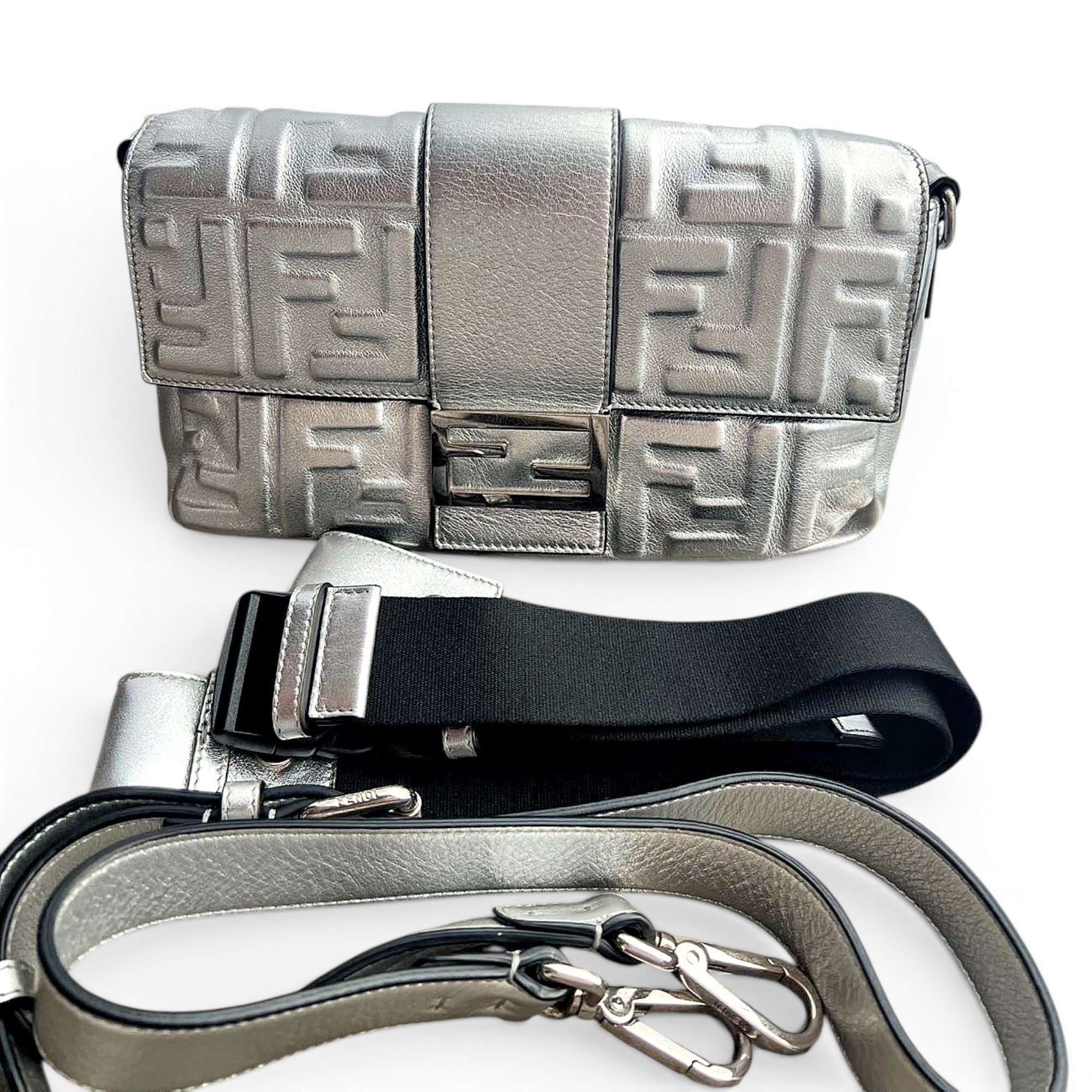 Baguette leather handbag