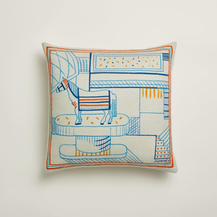 Ciel Etages Du Faubourg Pillow