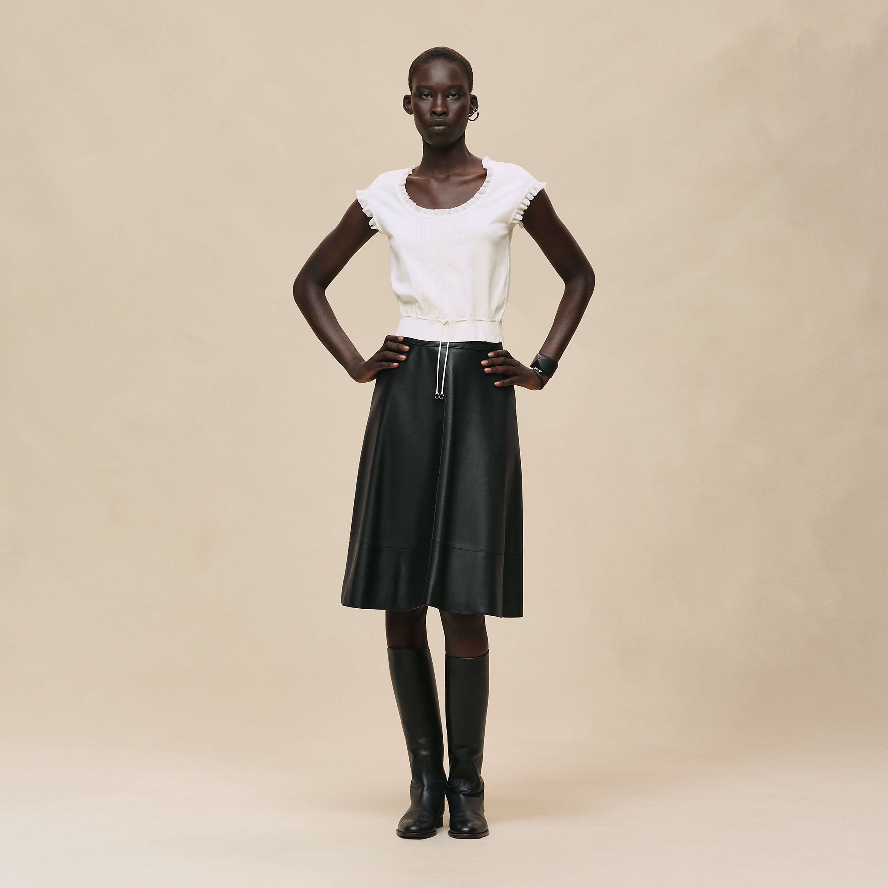 Short-sleeve sweater with ruffled details