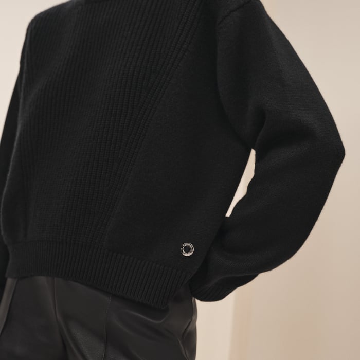Noir Long-sleeve Sweater