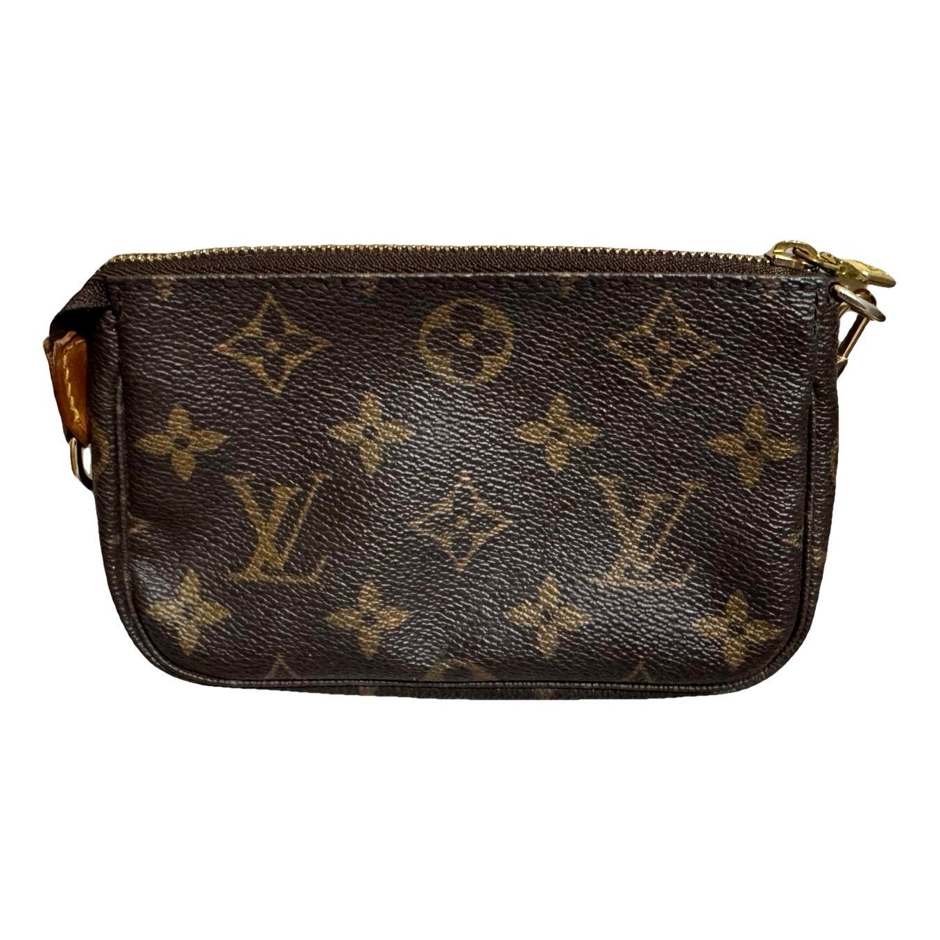 Pochette Accessoire patent leather handbag