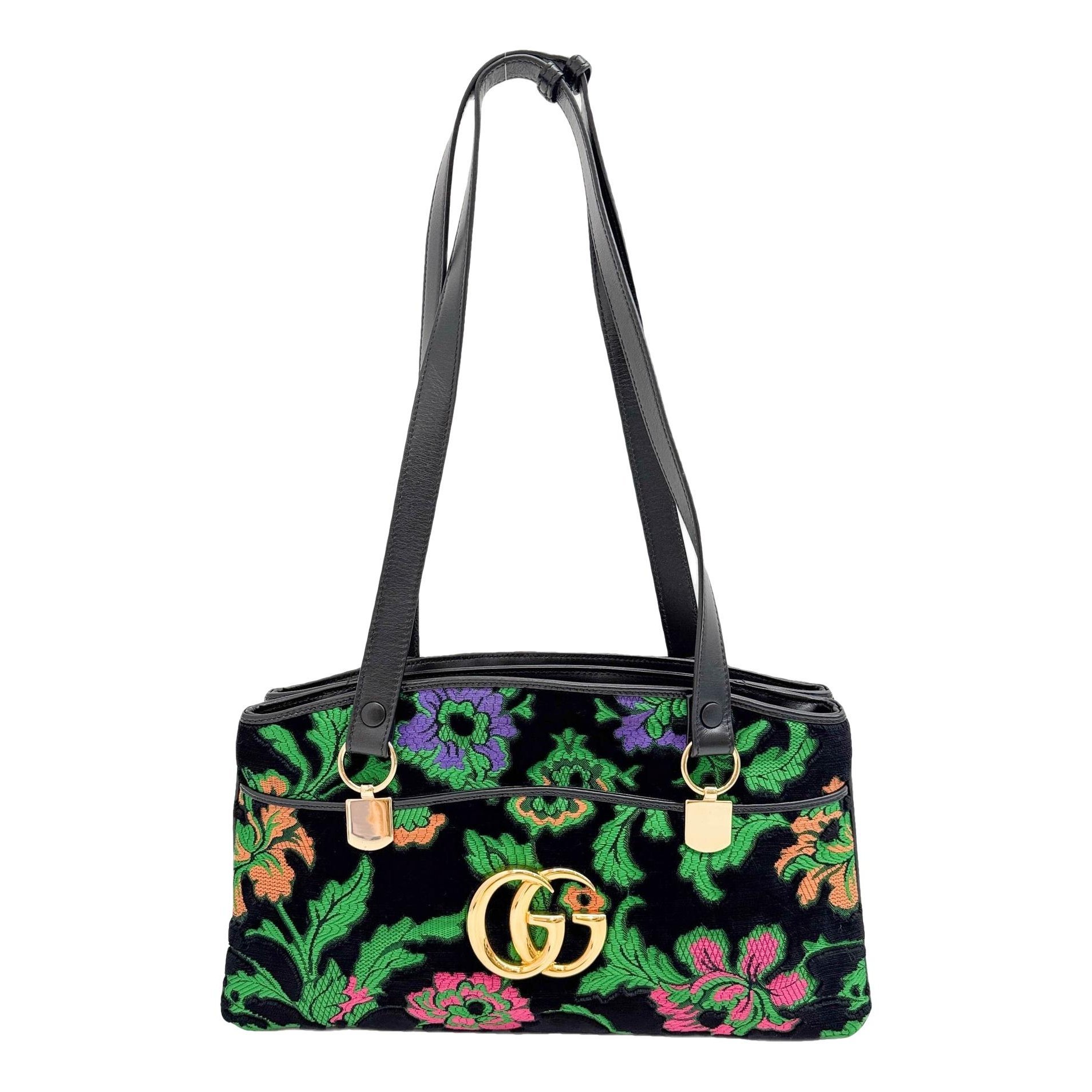 Arli velvet handbag