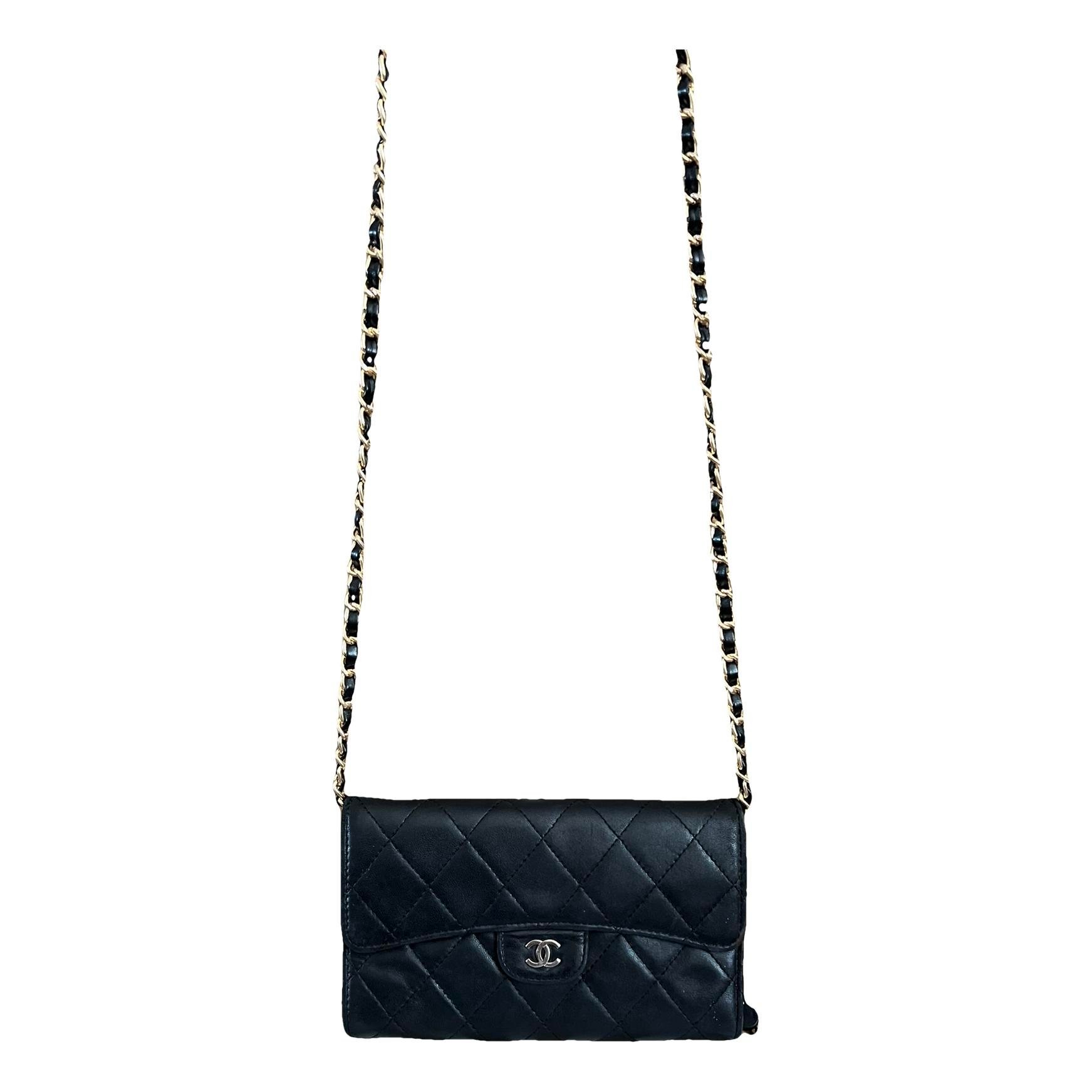 Wallet On Chain leather crossbody bag