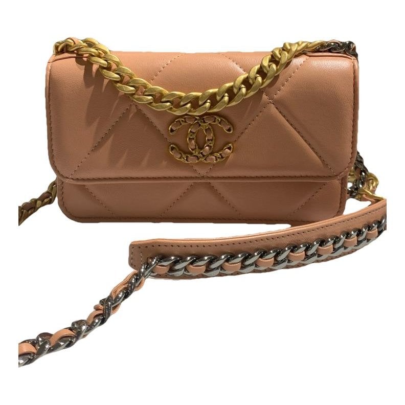 Wallet On Chain Chanel 19 leather crossbody bag