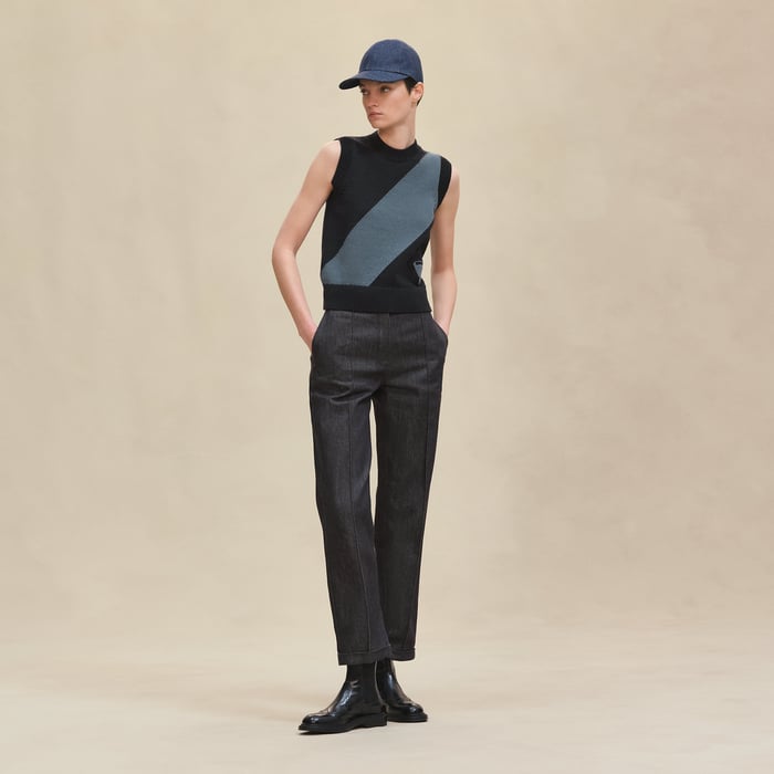 Noir Sleeveless Sweater