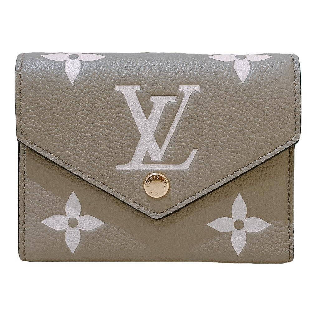 Patent leather clutch bag