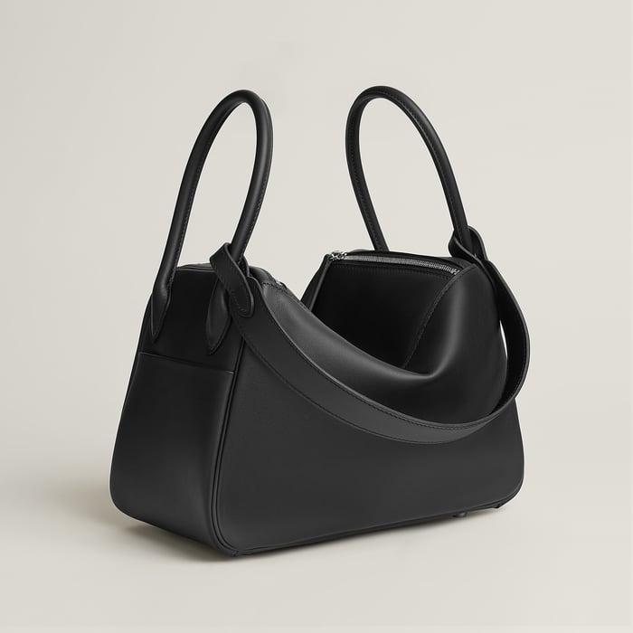 Noir Lindy 26 Bag
