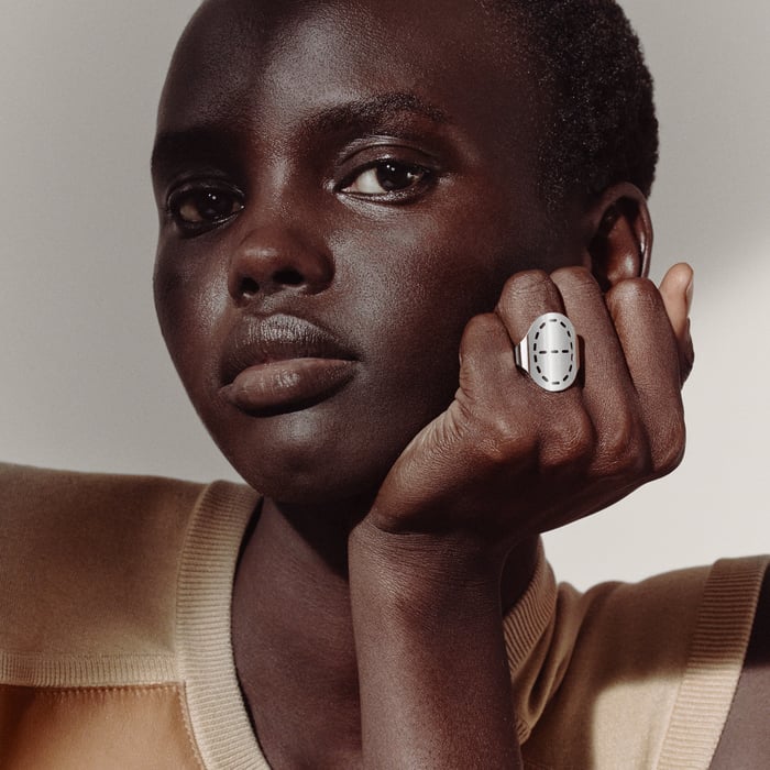 Sans Coloris Point Sellier Ring, Very Large Model
