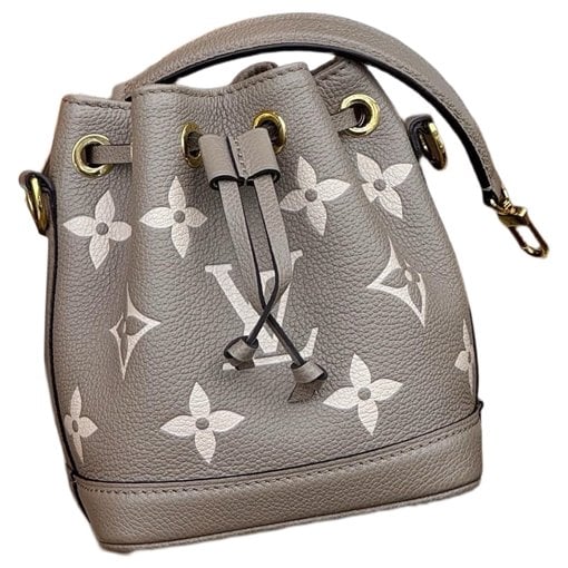Nano Noé leather handbag
