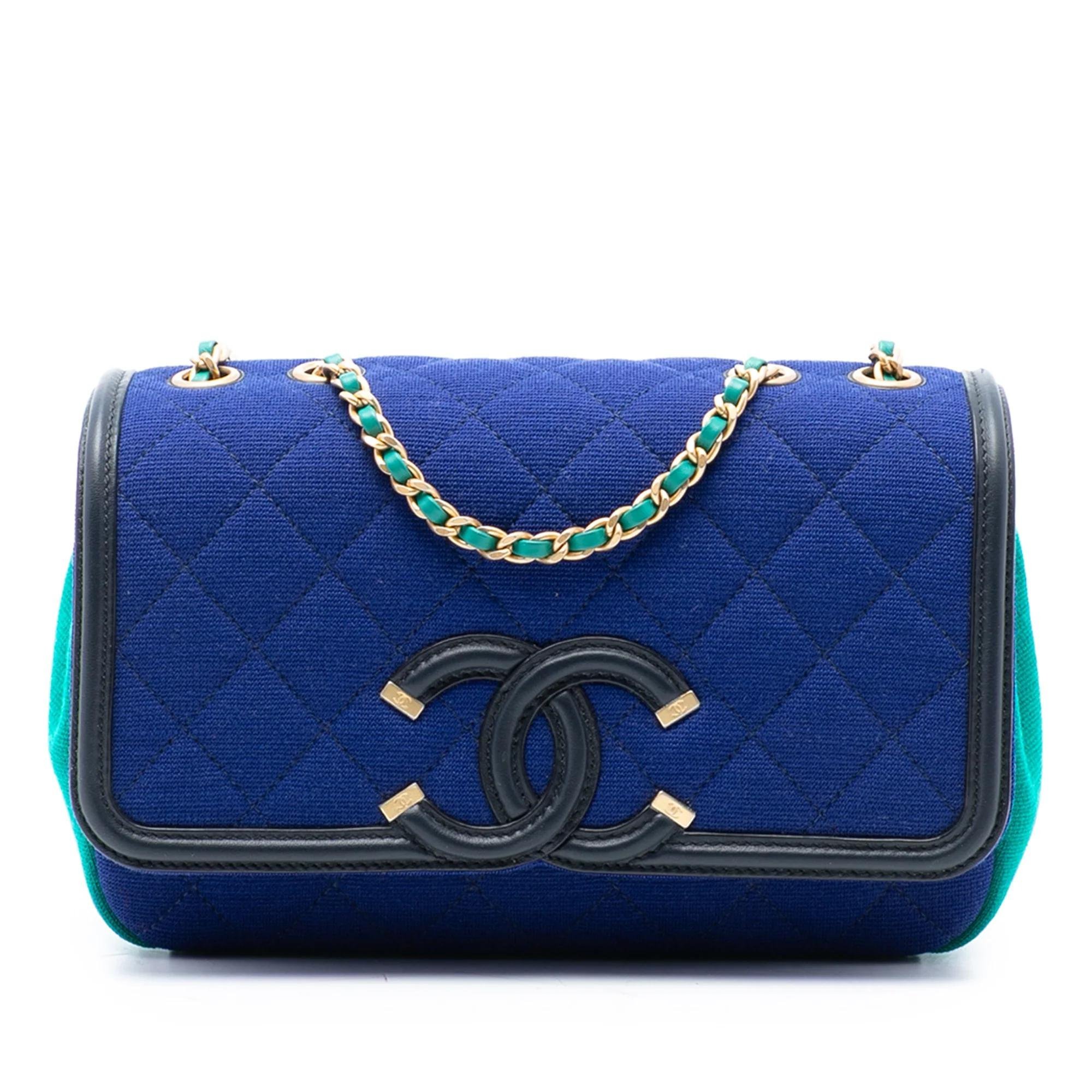 Chanel CC Filigree leather crossbody bag