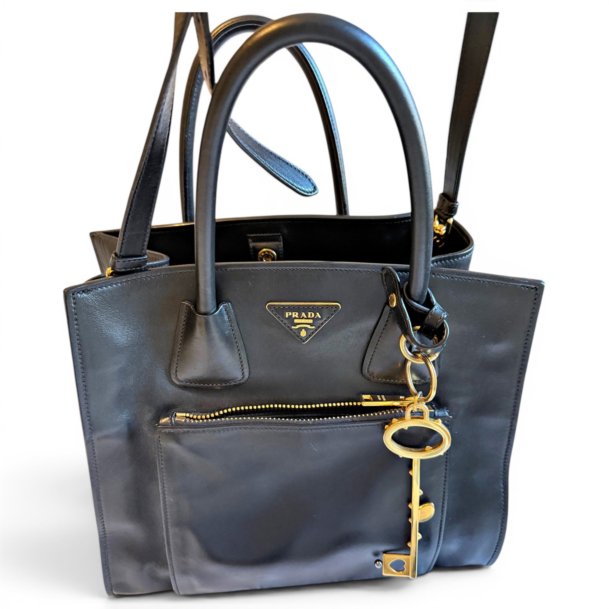 Monochrome leather handbag