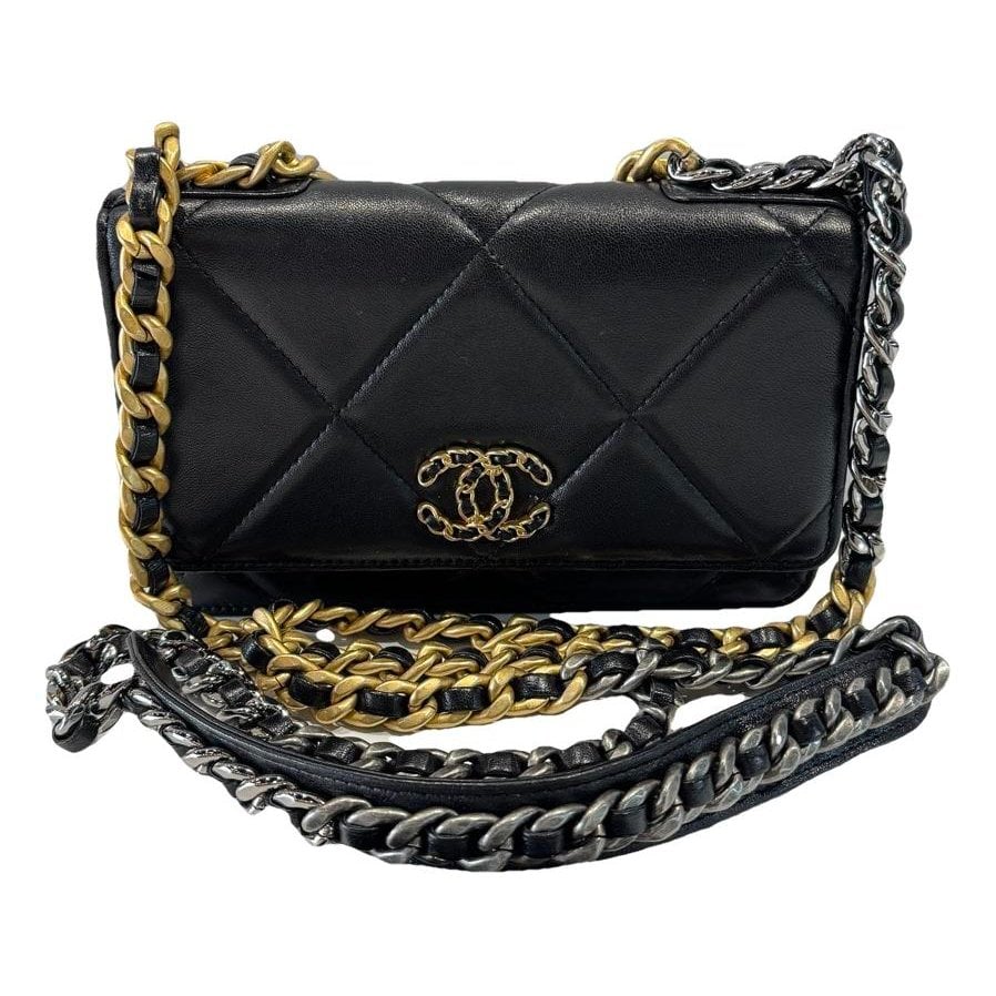 Wallet On Chain Chanel 19 leather crossbody bag