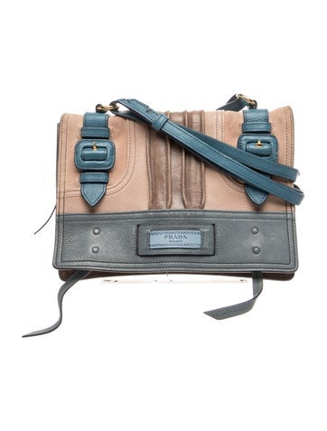 Vitello Daino Leather Etiquette
