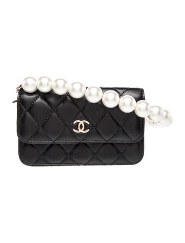 Maxi Pearls Clutch With Chain