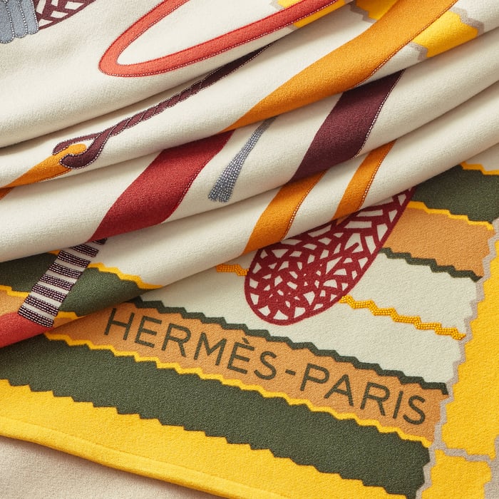Ambre Fouets Et Tartan Blanket