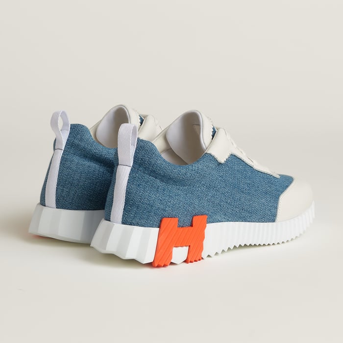 Bouncing Sneaker