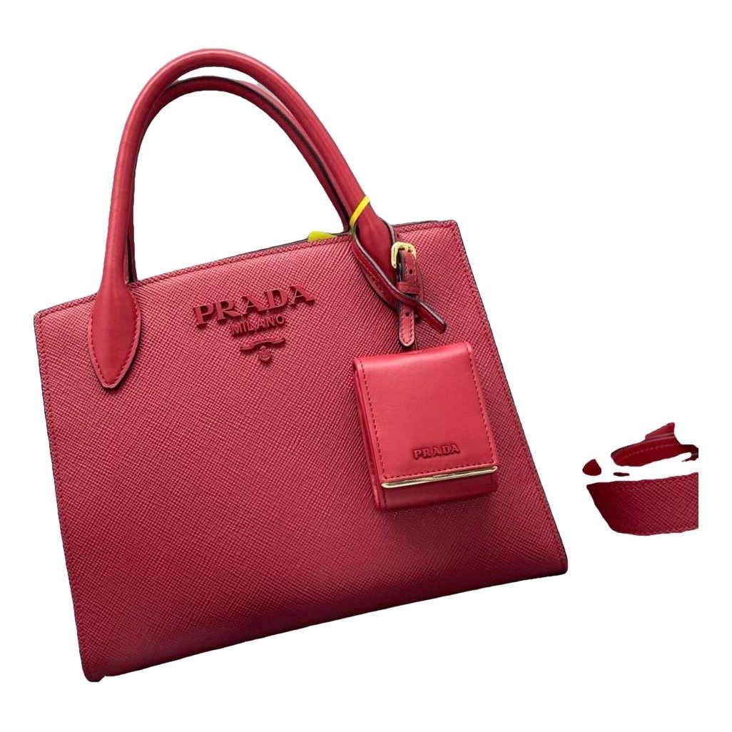 Monochrome leather handbag
